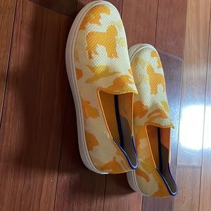 Girls Rothy yellow dog puppy print sneaker shoe. Good condition. Size 4.
